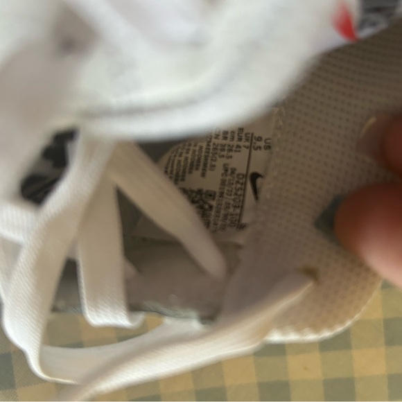 Nike shoes - Picture 3 of 3